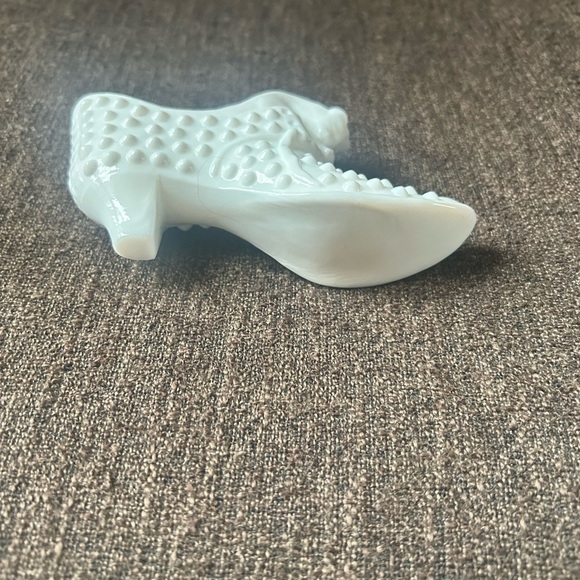 Mid Century milk Glass shoe - vintage style. - Picture 2 of 3